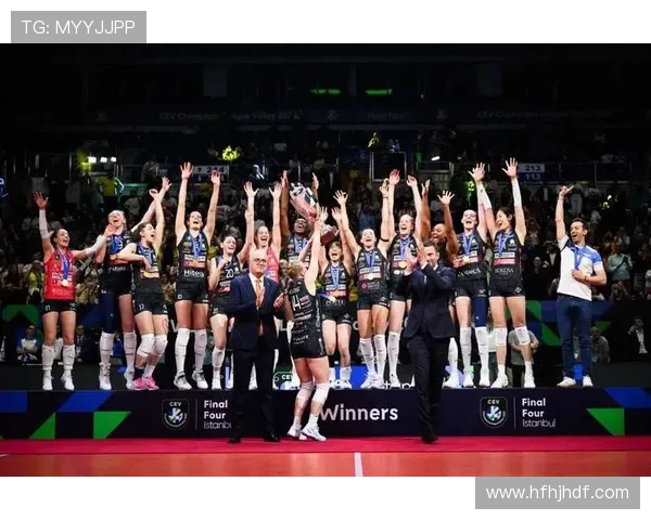 中国女排鏖战五局力克劲敌再度捧杯展现顽强拼搏精神