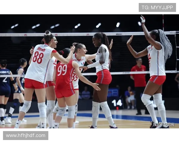 中国女排连克强敌挺进决赛展现团队力量点燃全民体育激情