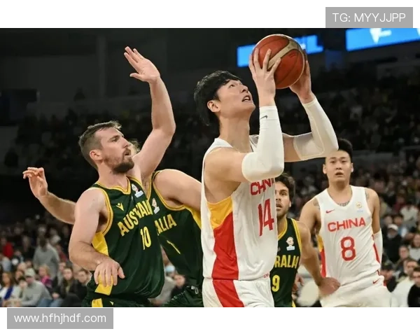 中国男篮世界杯预选赛激战正酣，队员们奋勇拼搏迎接挑战